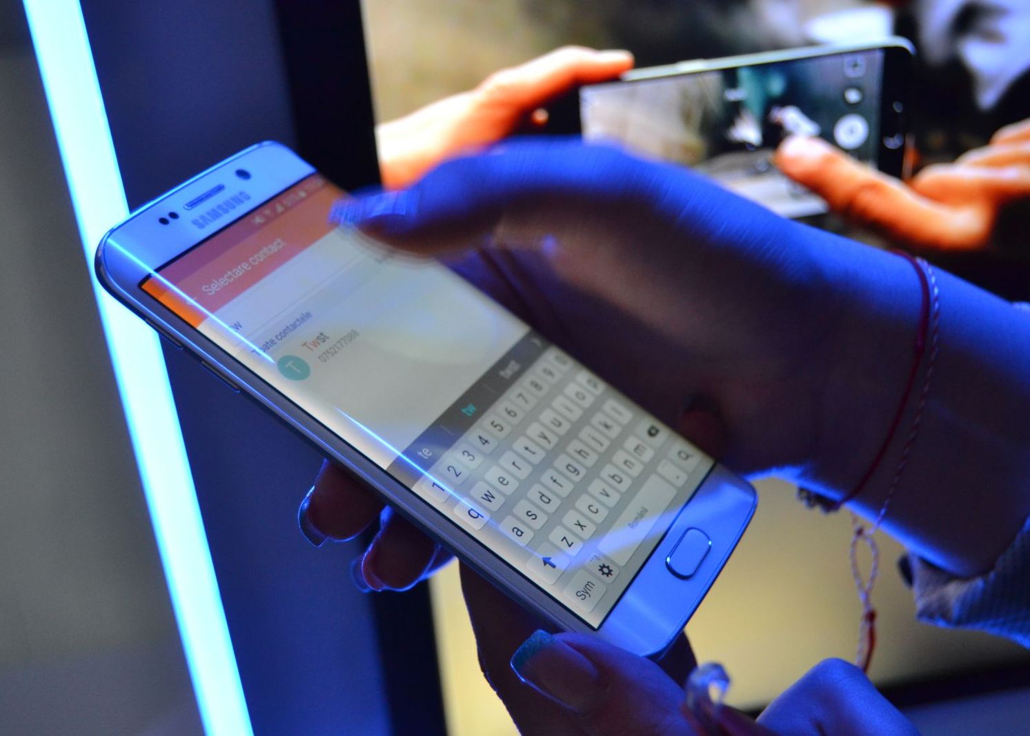 10 stiri pe care trebuie sa le stii in aceasta saptamana: Samsung va lansa un nou telefon Edge in curand! 10 Stiri Pe Care Trebuie Sa Le Stii In Aceasta Saptamana Samsung Va Lansa Un Nou Telefon Edge In Curand