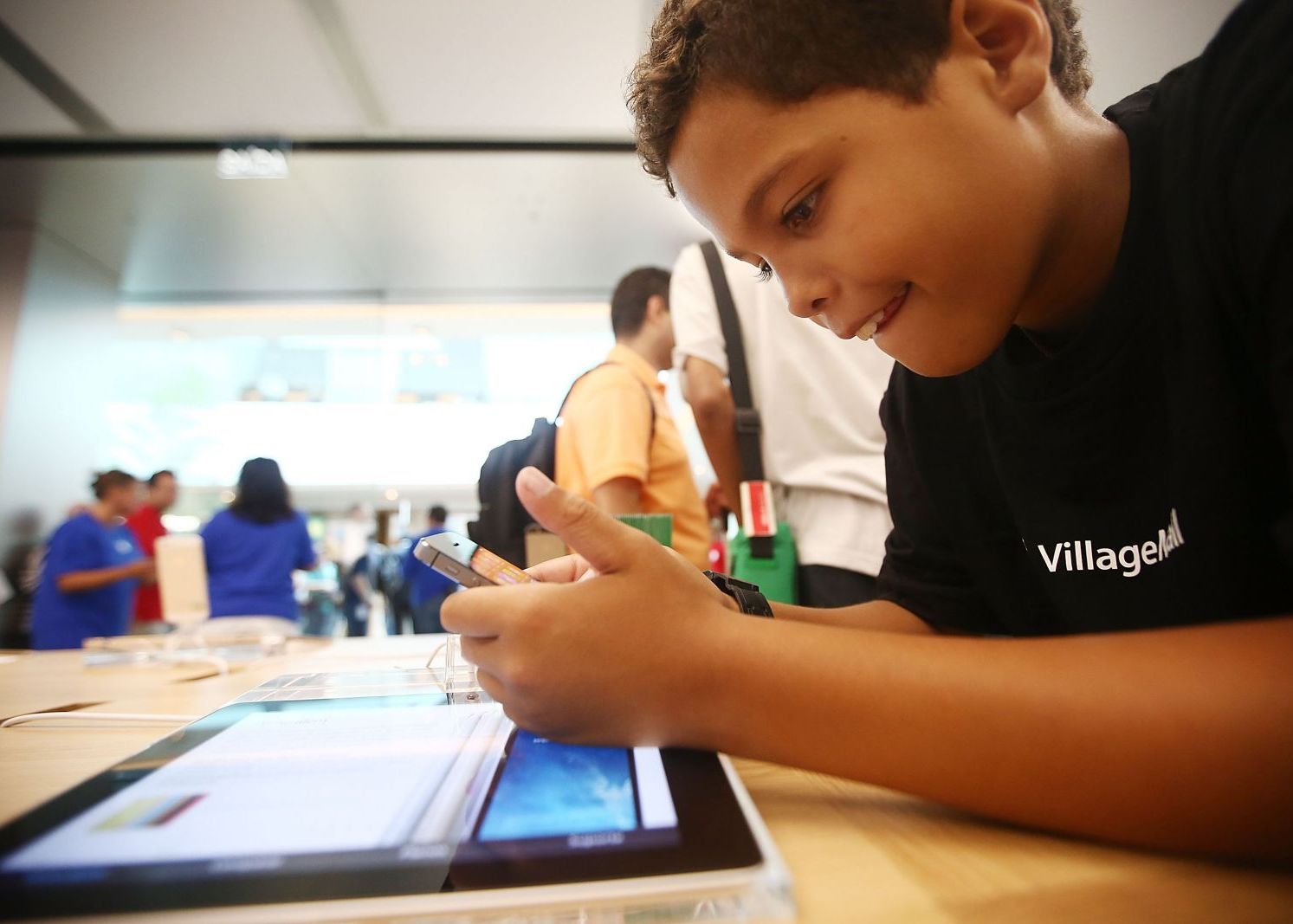 CNN: Copiii se descurca mult mai bine la scoala atunci cand parintii le interzic telefoanele Cnn Copiii Se Descurca Mult Mai Bine La Scoala Atunci Cand Parintii Le Interzic Telefoanele