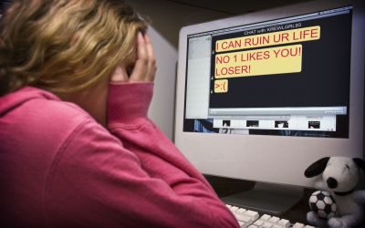 Evolutia huliganismului: Din curtea scolii pana la smartphone-ul personal