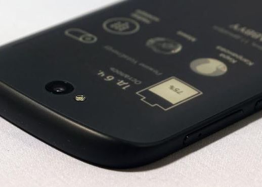 Telefoanele Yotaphone Au Fir Direct Cu Serviciile Secrete Ruse 1