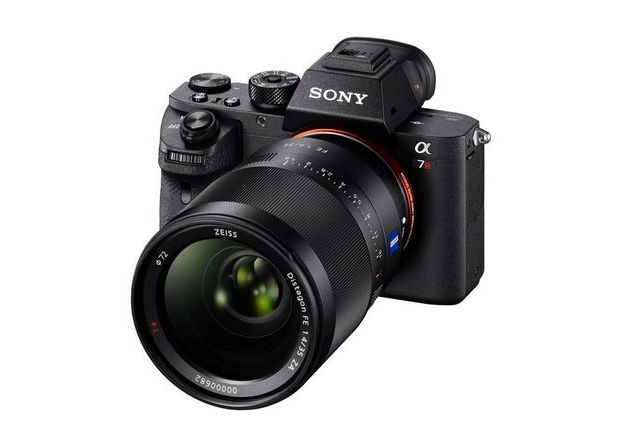 Sony Lanseaza Camera Foto Alpha 7r Ii Dotata Cu Primul Senzor Full Frame De 35 Mm Cu Iluminare Din Spate