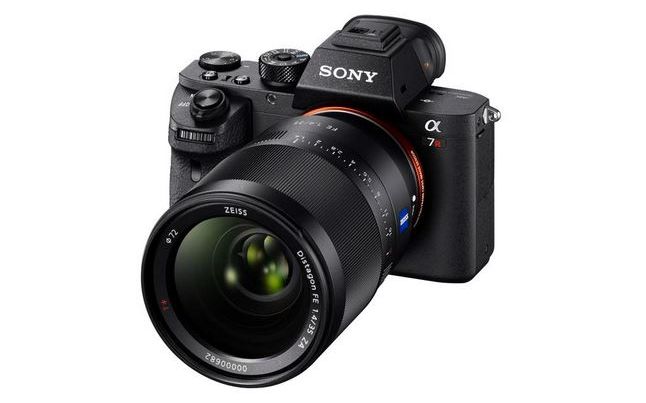Sony Lanseaza Camera Foto Alpha 7r Ii Dotata Cu Primul Senzor Full Frame De 35 Mm Cu Iluminare Din Spate