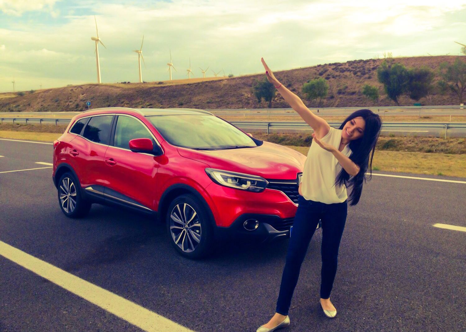 Corina Caragea A Testat Noul Kadjar Suv Desenat De Un Roman Care S A Inspirat Din Muschii Lui Usain Bolt