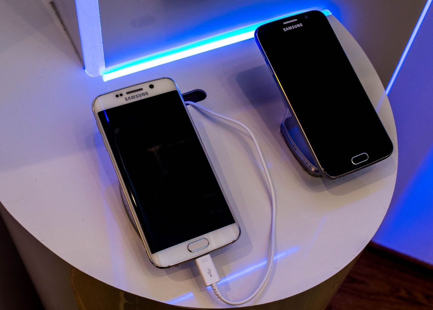 Surpriza enorma pregatita de Samsung! Galaxy S7, lansat in acest an? Lovitura pregatita pentru Apple Surpriza Enorma Pregatita De Samsung Galaxy S7 Lansat In Acest An Lovitura Pregatita Pentru Apple