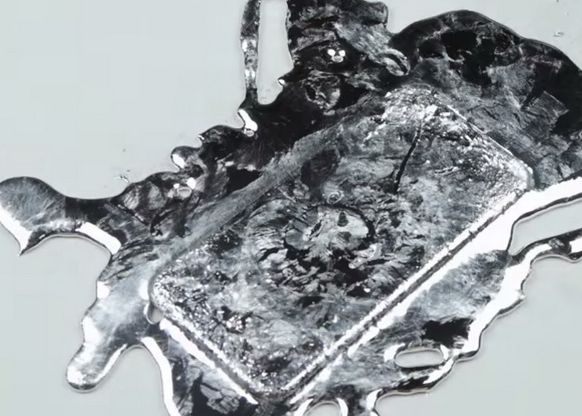 Nimeni Nu A Mai Facut Asta Cu Un Telefon Sunteti Nebuni Cum Arata Dupa Cateva Minute