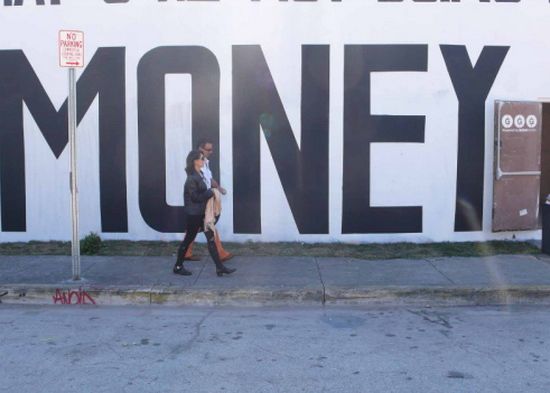 Povestea Fantastica A Unui Om Al Strazii Care A Gasit 2 400 De Dolari Pe Jos Ce S A Intamplat Dupa Este