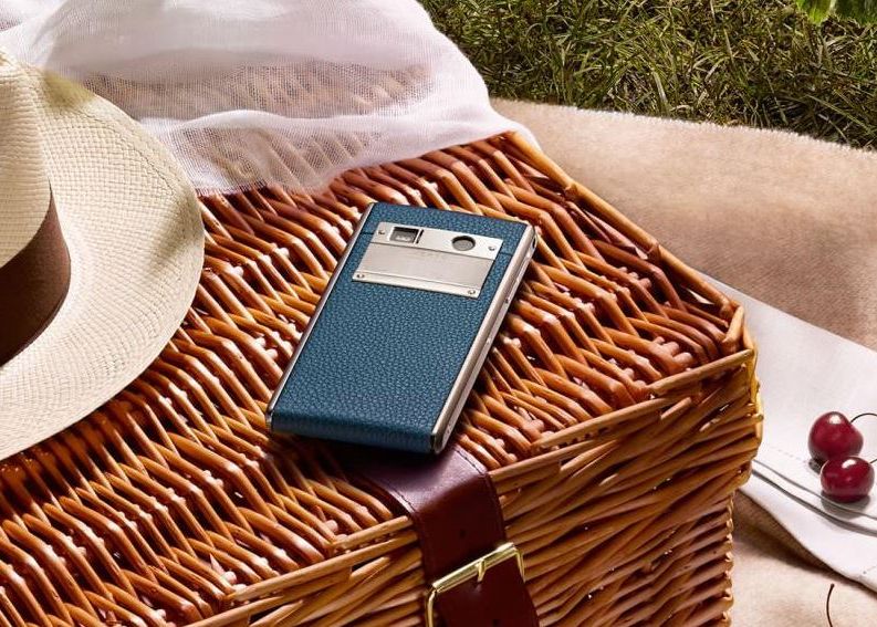 Telefonul Bun Ca Un Galaxy S6 Dar La Fel De Scump Ca O Masina Cat Costa Aceasta Bijuterie