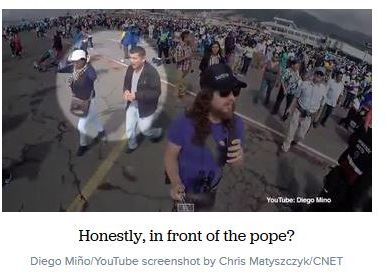 Ce A Surprins Un Barbat In Timp Ce Se Filma Cu Un Selfie Stick Serios Chiar In Fata Papei