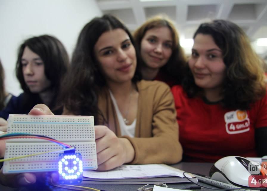 Fetele de liceu pot invata gratuit programare la tabara IoT4Girls de la Eforie Nord Fetele De Liceu Pot Invata Gratuit Programare La Tabara Iot4girls De La Eforie Nord