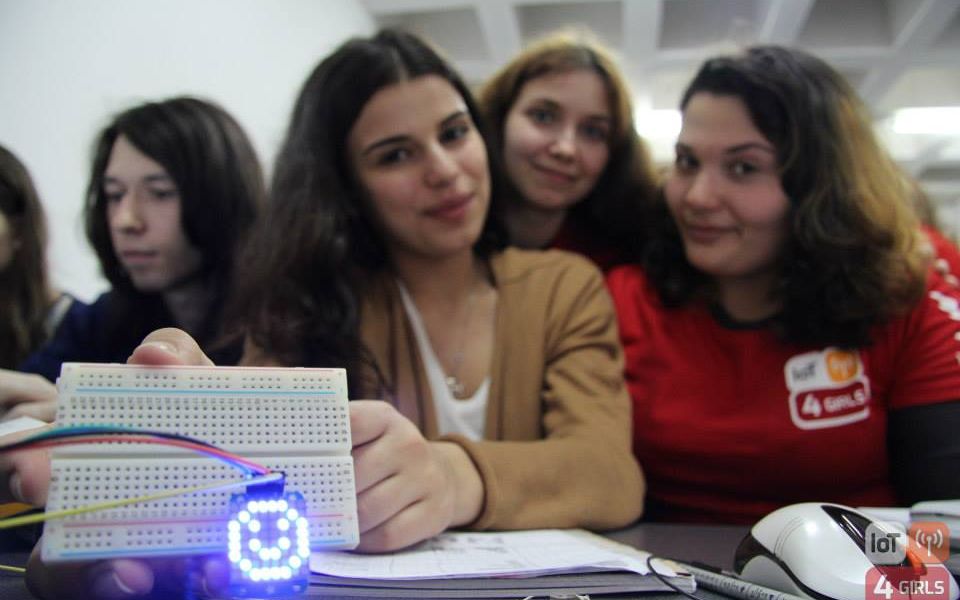 Fetele de liceu pot invata gratuit programare la tabara IoT4Girls de la Eforie Nord Fetele De Liceu Pot Invata Gratuit Programare La Tabara Iot4girls De La Eforie Nord