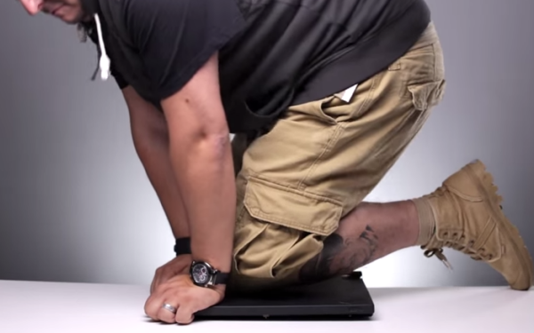 Cand paraie asa, inseamna ca incepe sa devina slim . Mihai Bobonete trece un laptop printr-o cura de slabire