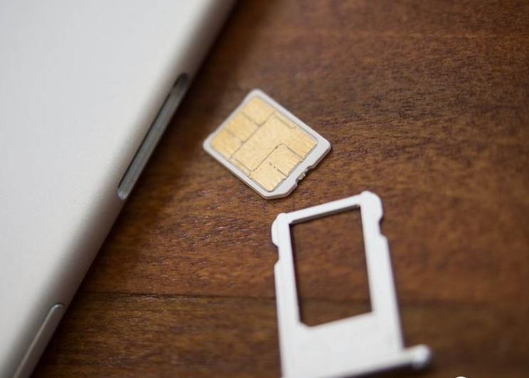 Apple si Samsung revolutioneaza modul in care vom folosi telefonul mobil! Ce se va intampla cu cardul SIM Apple Si Samsung Revolutioneaza Modul In Care Vom Folosi Telefonul Mobil Ce Se Va Intampla Cu Cardul Sim