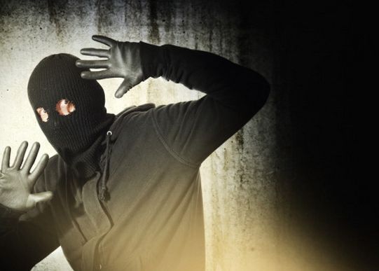 A Spart O Casa Si A Furat Un Iphone Ce A Facut Apoi Un Hot Pare Desprins Din Filmele B D