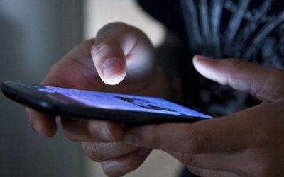 Alerta pentru toti utilizatorii de smartphone! Ce se intampla daca isi instaleaza asa ceva
