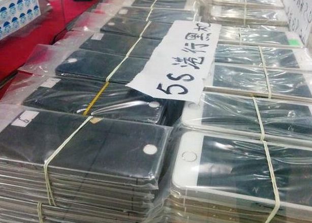 Politia A Arestat 9 Persoane Dupa O Razie La O Fabrica Ce Au Descoperit Inauntru