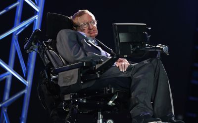 Stephen Hawking a facut primul pas in lupta cu inteligenta artificiala: Daca nu ne oprim, razboiul este inevitabil!