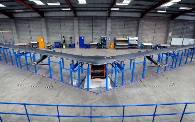 Cum arata primul avionul solar construit de Facebook. VIDEO Cum Arata Primul Avionul Solar Construit De Facebook Video