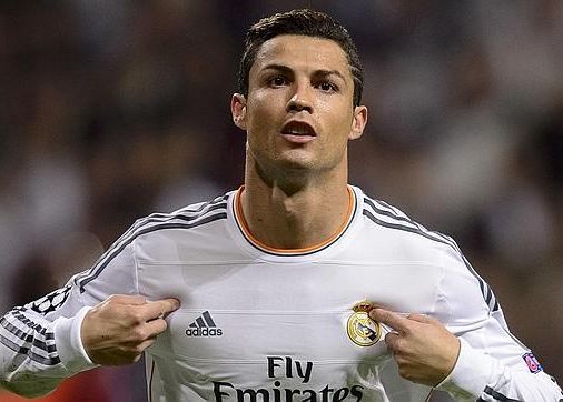 Cristiano Ronaldo Tocmai A Semnat Un Contract Cu Muuuulte Zerooouri Uite Despre Ce Este Vorba