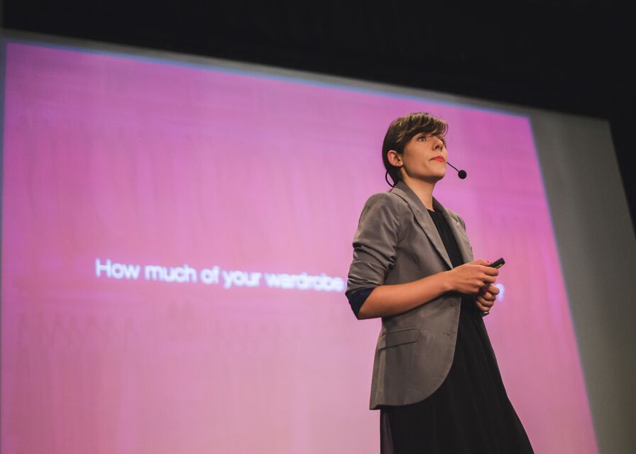 Ai sifonierul plin de haine si nimic de purtat? Te ajuta Swapr Ai Sifonierul Plin De Haine Si Nimic De Purtat Te Ajuta Swapr