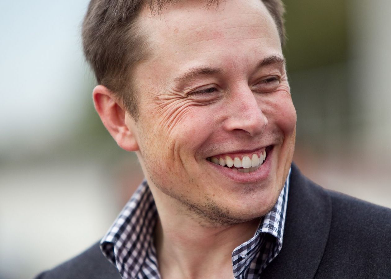 Nebunie Curata Elon Musk S A Apucat De Cascadorii Aeriene