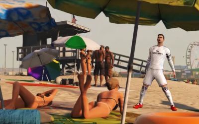 Cristiano Ronaldo fura masini, loveste oameni cu mingea in cap si sperie femei pe plaja! Cum a ajuns starul Realului in GTA V