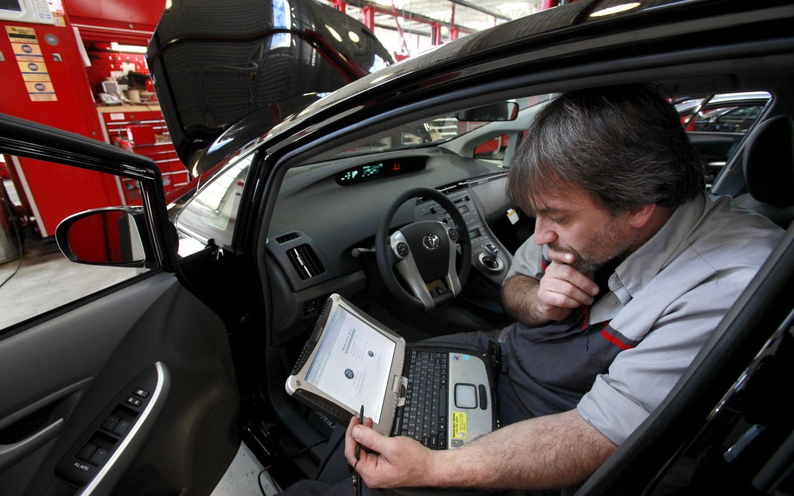 Producatorii Auto Se Aliaza Impotriva Hackerilor