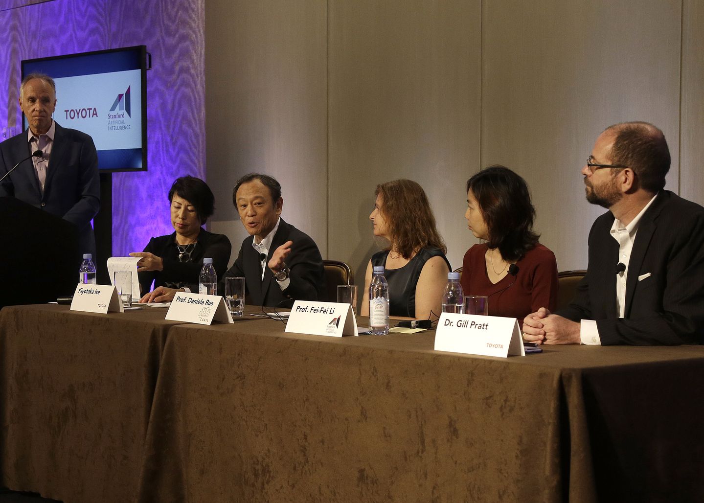 O Romanca Ar Putea Dezvolta Primele Amsini Autonome Pentru Toyota