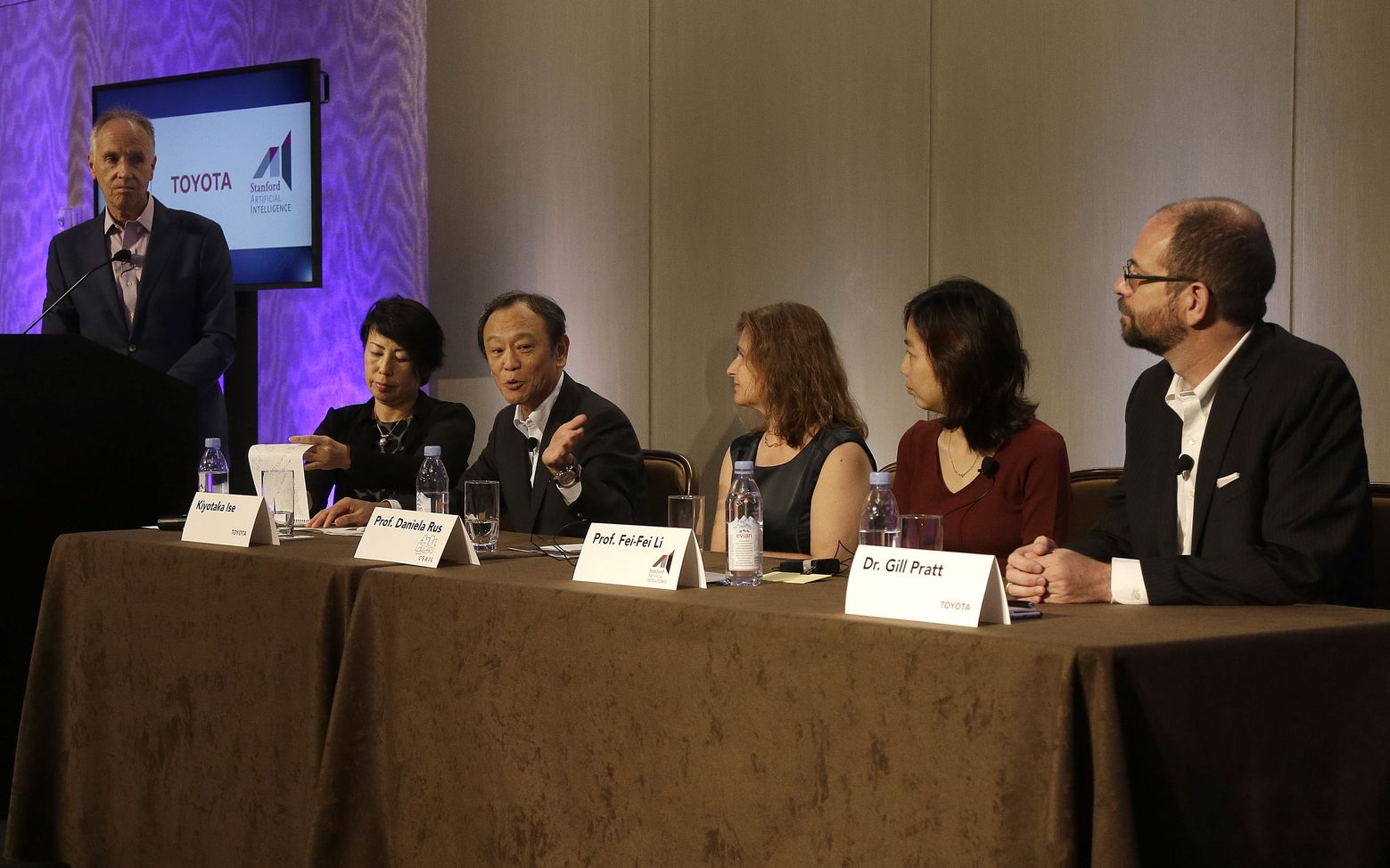 O Romanca Ar Putea Dezvolta Primele Amsini Autonome Pentru Toyota