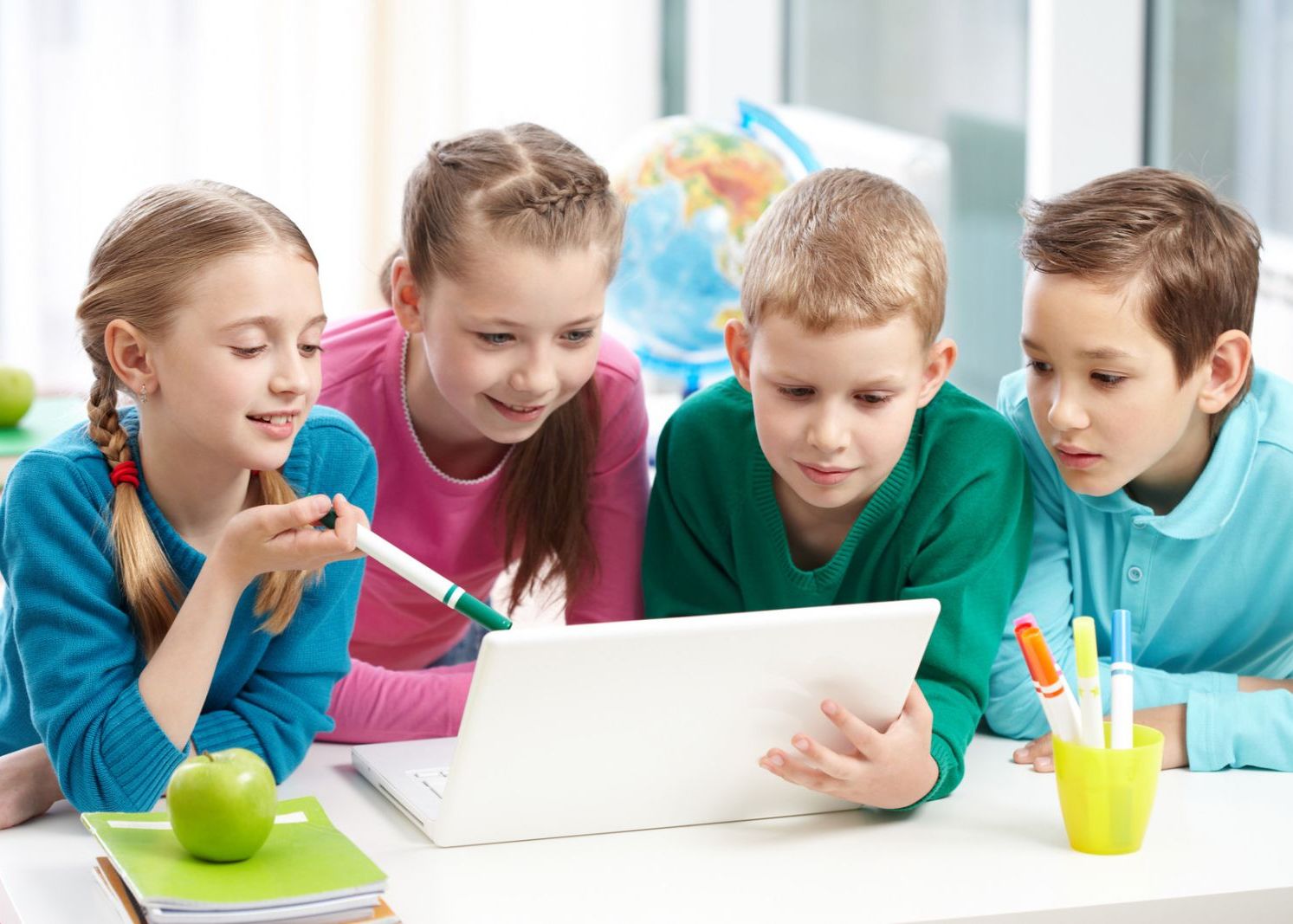 Young Thinkers, programul prin care scolile romanesti pot introduce gratuit in orar cursuri de informatica Young Thinkers Programul Prin Care Scolile Romanesti Pot Introduce Cursuri De Informatica La Zi