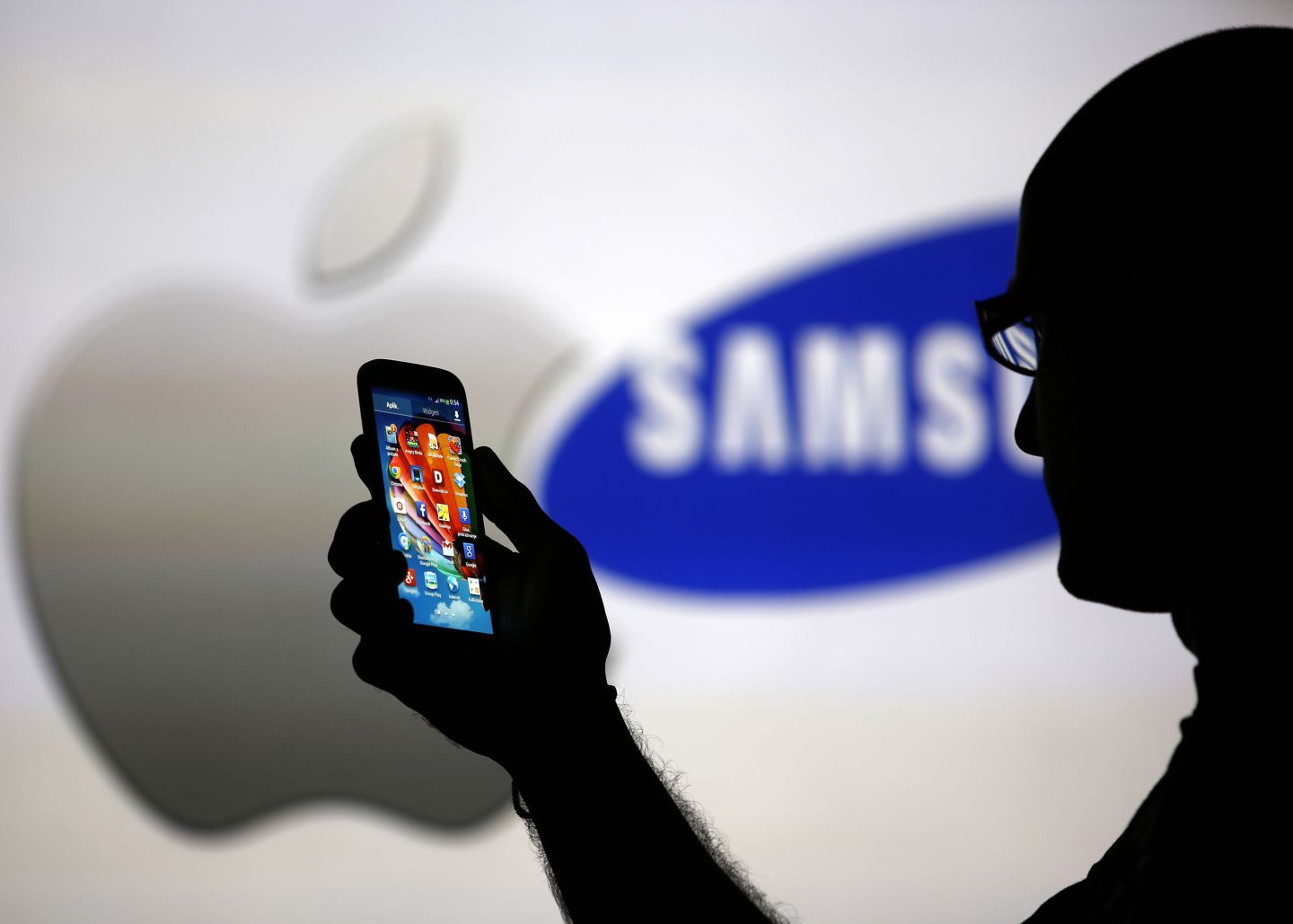 Justitia americana spune ca Samsung a imprumutat un element esential de la iPhone Apple Castiga O Batalie In Fata Samsung In Scandalul Patentelor