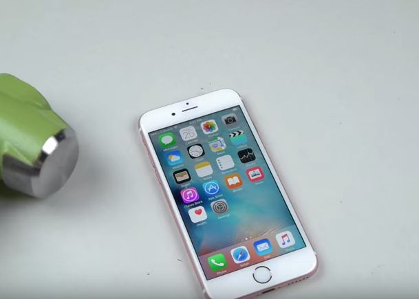 Iphone 6s Supus Celui Mai Dur Test Cum Rezista Loviturilor De Ciocan Video