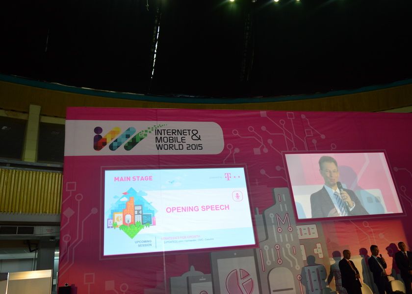 IMWorld 2015, prima zi. Allview, primul telefon din istoria companiei care vine cu USB Type C. Am testat Oculus Developer Kit 2 si Samsung Gear VR Imworld 2015 Prima Zi Tot Ce Se Intampla La Evenimentul De La Romexpo