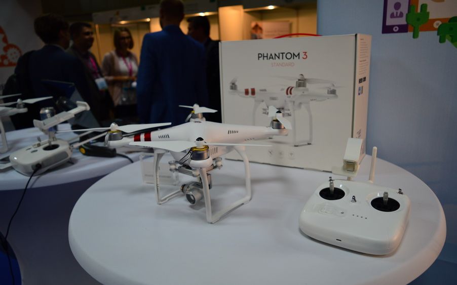 Imworld 2015 A 2 A Zi Robotul Dansator Intra In Scena Ce Drone Am Vazut
