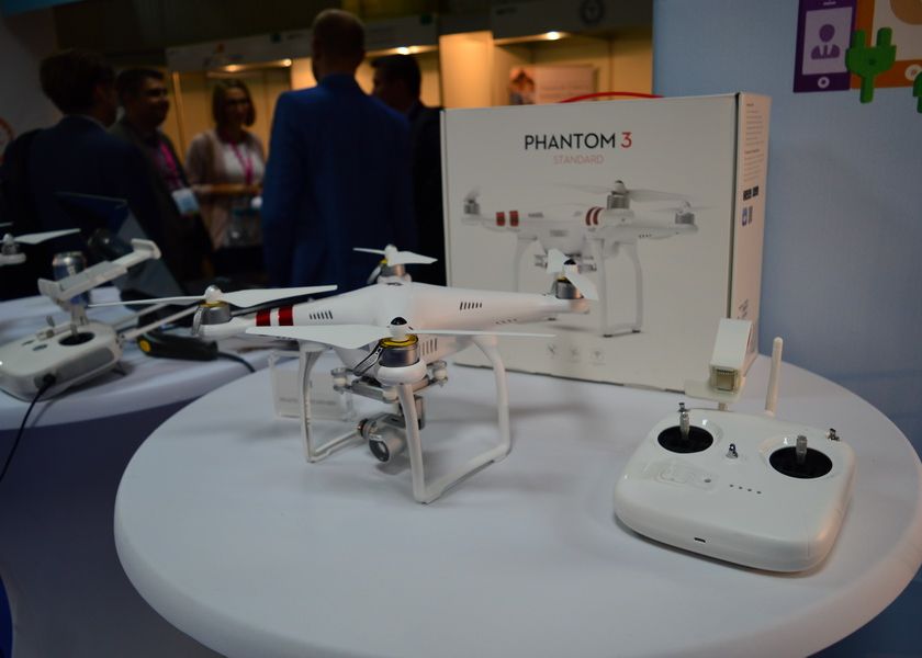 IMWorld 2015, a 2-a zi. Primele imagini cu iPhone 6s, iPhone 6s Plus si Samsung Galaxy Note 5 in Romania Imworld 2015 A 2 A Zi Robotul Dansator Intra In Scena Ce Drone Am Vazut
