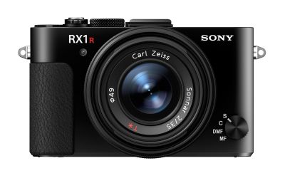Sony lanseaza noul aparat foto compact RX1R II cu senzor Full-Frame de 42,4 MP si cu primul filtru low pass variabil din lume