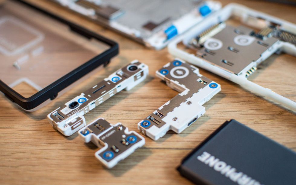 Primul Telefon Modular Din Lume Va Fi Pus In Vanzare In Europa E Incredibil Ce Poata Sa Faca Cat Va Costa