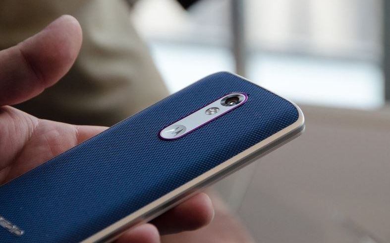 A Fost Lansat Telefonul Cu Ecran Indestructibil Are O Baterie Imensa Si Se Bate Cu Galaxy S6 Si Iphone