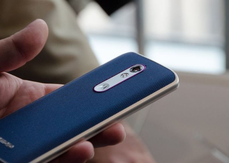 A Fost Lansat Telefonul Cu Ecran Indestructibil Are O Baterie Imensa Si Se Bate Cu Galaxy S6 Si Iphone