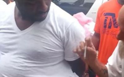 Un homeless a uimit lumea pe strada cu un truc de magie! Cum a putut sa faca o tigara sa dispara