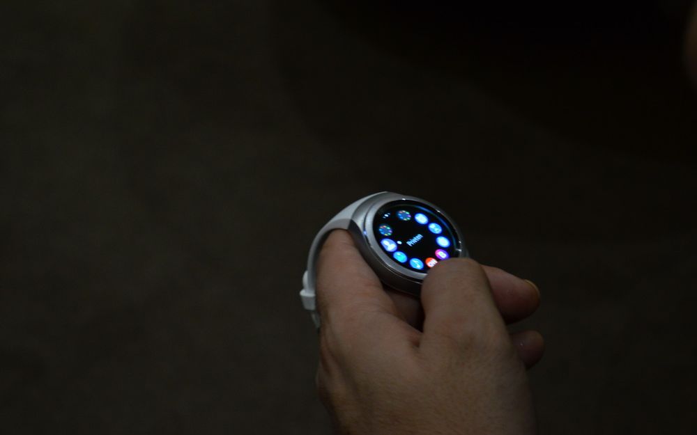 Cel Mai Asteptat Gadget Este Disponibil De Maine In Romania Cat Va Costa