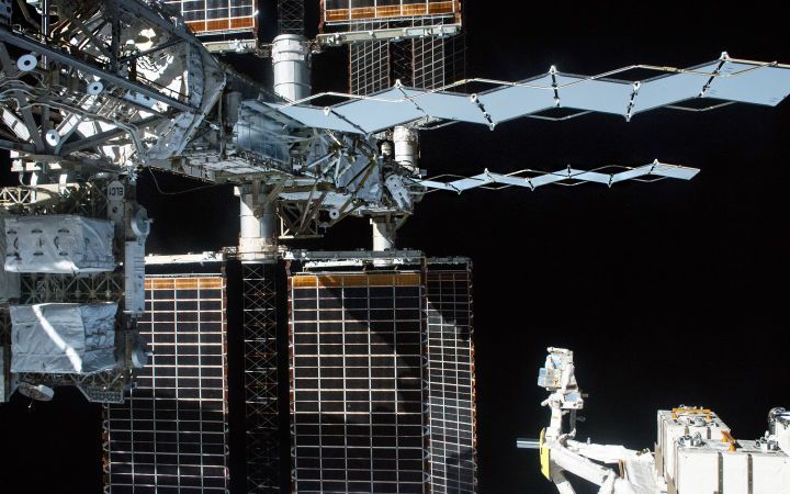 Vezi Astronautul Din Imaginea Asta Un Angajat Nasa Repara Statia Spatiala Internationala