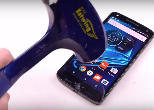 E Acesta Cel Mai Rezistent Telefon Din Lume Vezi La Ce Poate Rezista