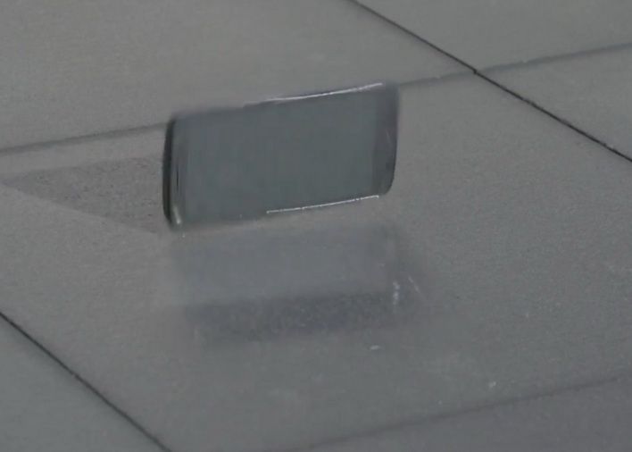 Cel Mai Dur Test Pentru Cel Mai Rezistent Telefon Cum Arata Dupa Ce S A Lovit De Ciment De 100 De Ori