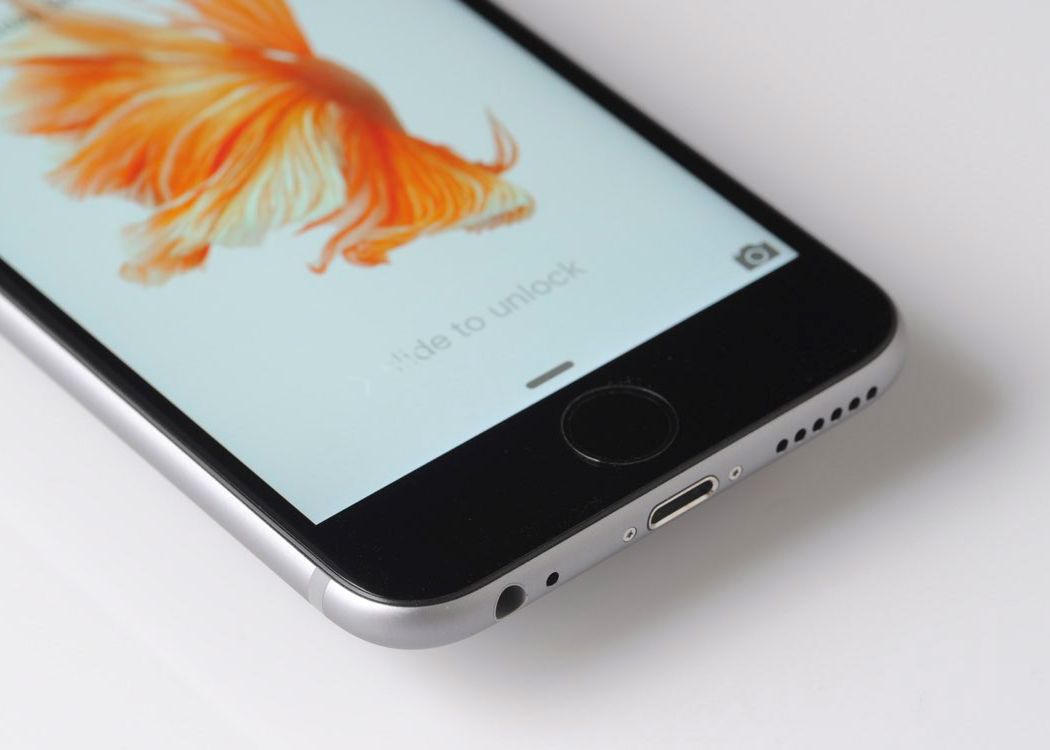 Urmatorul iPhone pierde un element de baza! Ce sacrifica Apple pentru a face telefonul mai subtire Urmatorul Iphone Pierde Un Element De Baza Ce Sacrifica Apple Pentru A Face Telefonul Mai Subtire