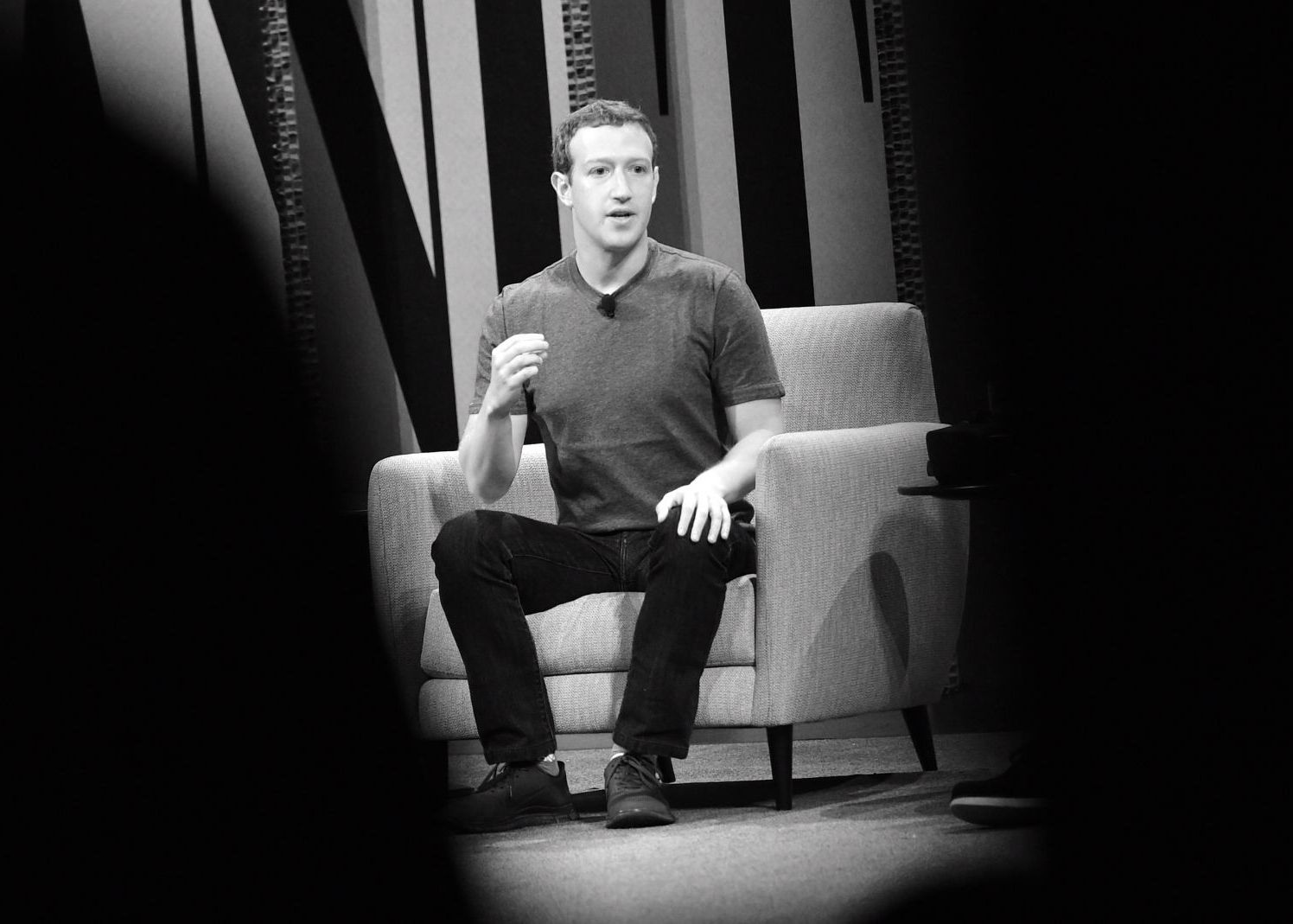 Mark Zuckerberg a anuntat ca va dona 99% din actiunile Facebook. Scrisoarea pentru fiica sa de doar o saptamana Mark Zuckerberg A Anuntat Ca Va Dona 99 Din Actiunile Facebook Scrisoarea Pentru Fiica Sa De Doar O Saptamana