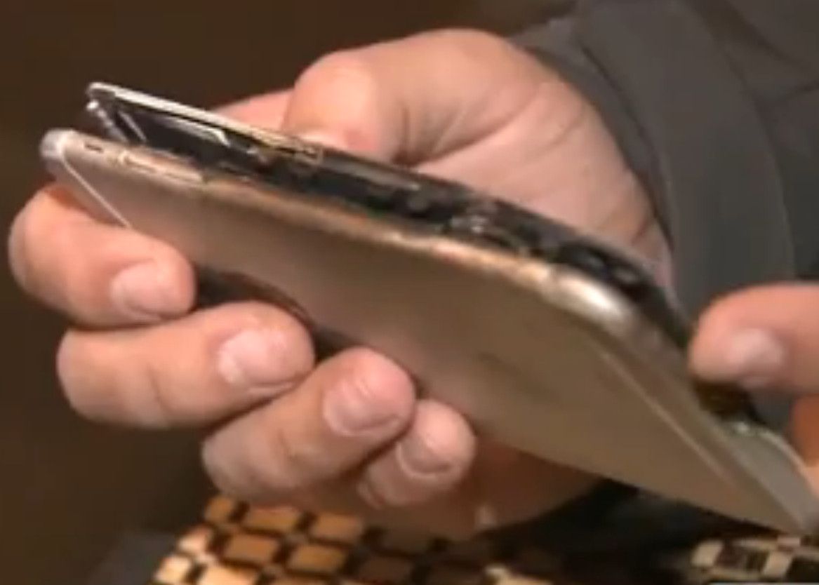 Unul Dintre Cele Mai Tari Telefoane Ale Momentului A Explodat Posesorul Lui A Ramas Fara Pantaloni Intr