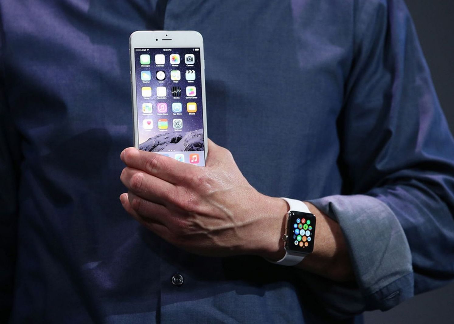 Apple Va Lansa Un Nou Iphone Si Un Nou Smartwatch La Inceputul Lui 2016 Surpriza Pregatita Utilizatorilor