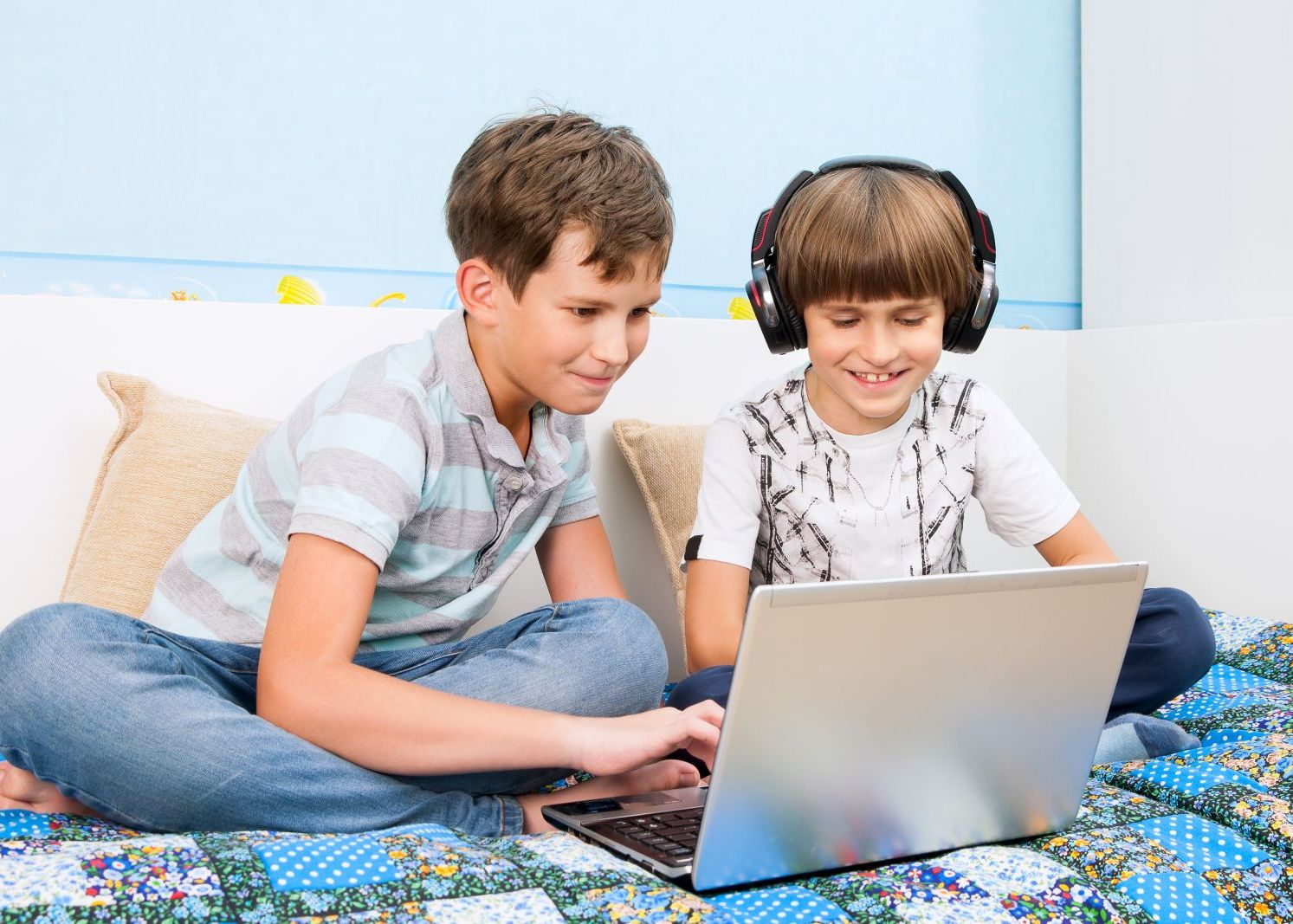 Adolescentii Ar Putea Sa Fie Interzisi De Pe Retelele De Socializare Si Email