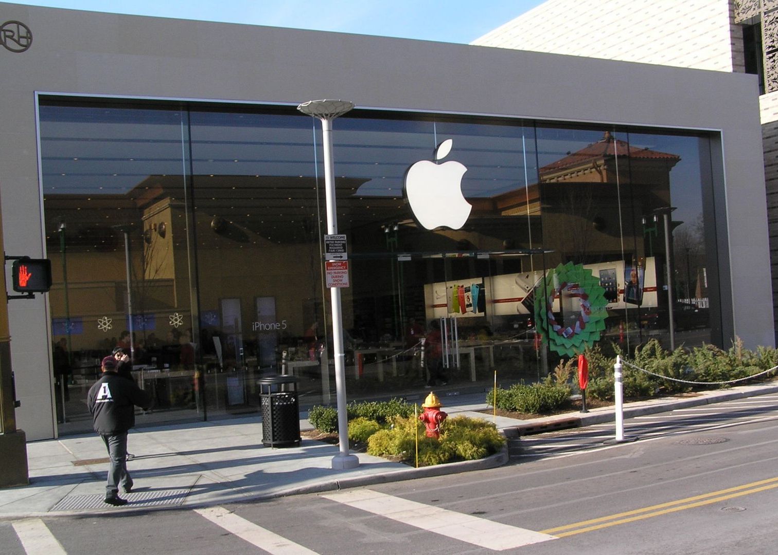 Ce va pati Apple anul viitor. Anuntul facut de BBC Apple Compania Care Va Fi Cel Mai Puternic Atacata De Hackeri Anul Viitor