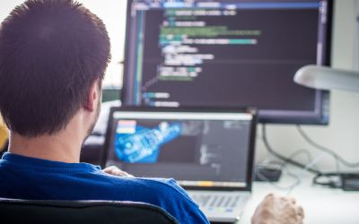 Ce joburi sunt in industria digitala din Romania. Se cauta specialisti PHP, mySQL, dar si AngularJS